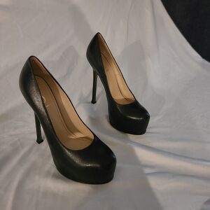 Yves Saint Laurent Heel Heel Pumps and clutch